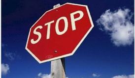 Nu avea permis! Inconştienţa l-a băgat pe un tânăr în spital, alături de un prieten