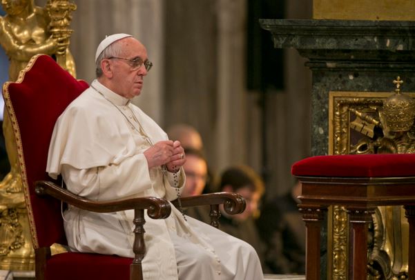 Le Chapelet de Lourdes!! - Page 4 Papa_francisc