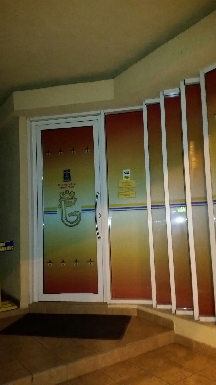 jaf la o casa de pariuri din constanta un barbat ar fi amenintat o pe operatoare si ar fi fugit cu 12