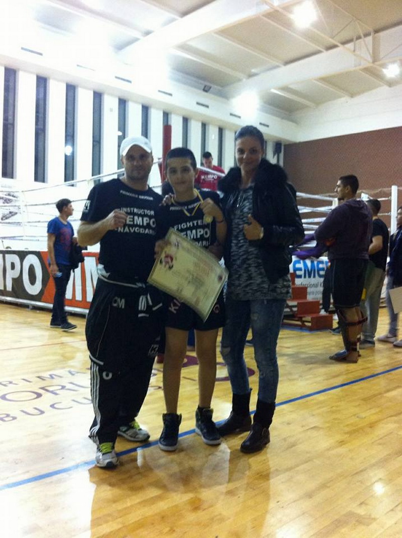 medalie de aur la cupa shin dojo adrian rosca de la cs bogdan ciubotariu doua victorii prin ko si una