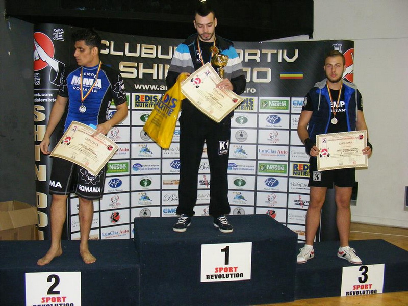 medalie de aur la cupa shin dojo adrian rosca de la cs bogdan ciubotariu doua victorii prin ko si una