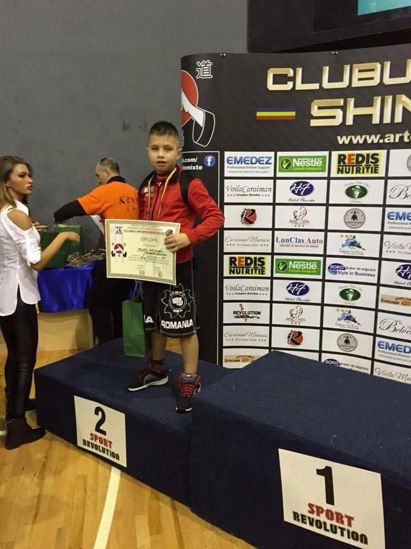 medalie de aur la cupa shin dojo adrian rosca de la cs bogdan ciubotariu doua victorii prin ko si una
