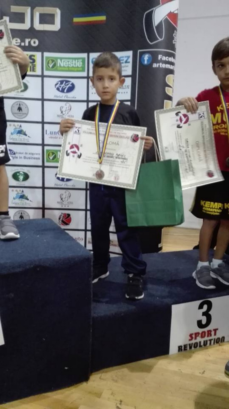 medalie de aur la cupa shin dojo adrian rosca de la cs bogdan ciubotariu doua victorii prin ko si una