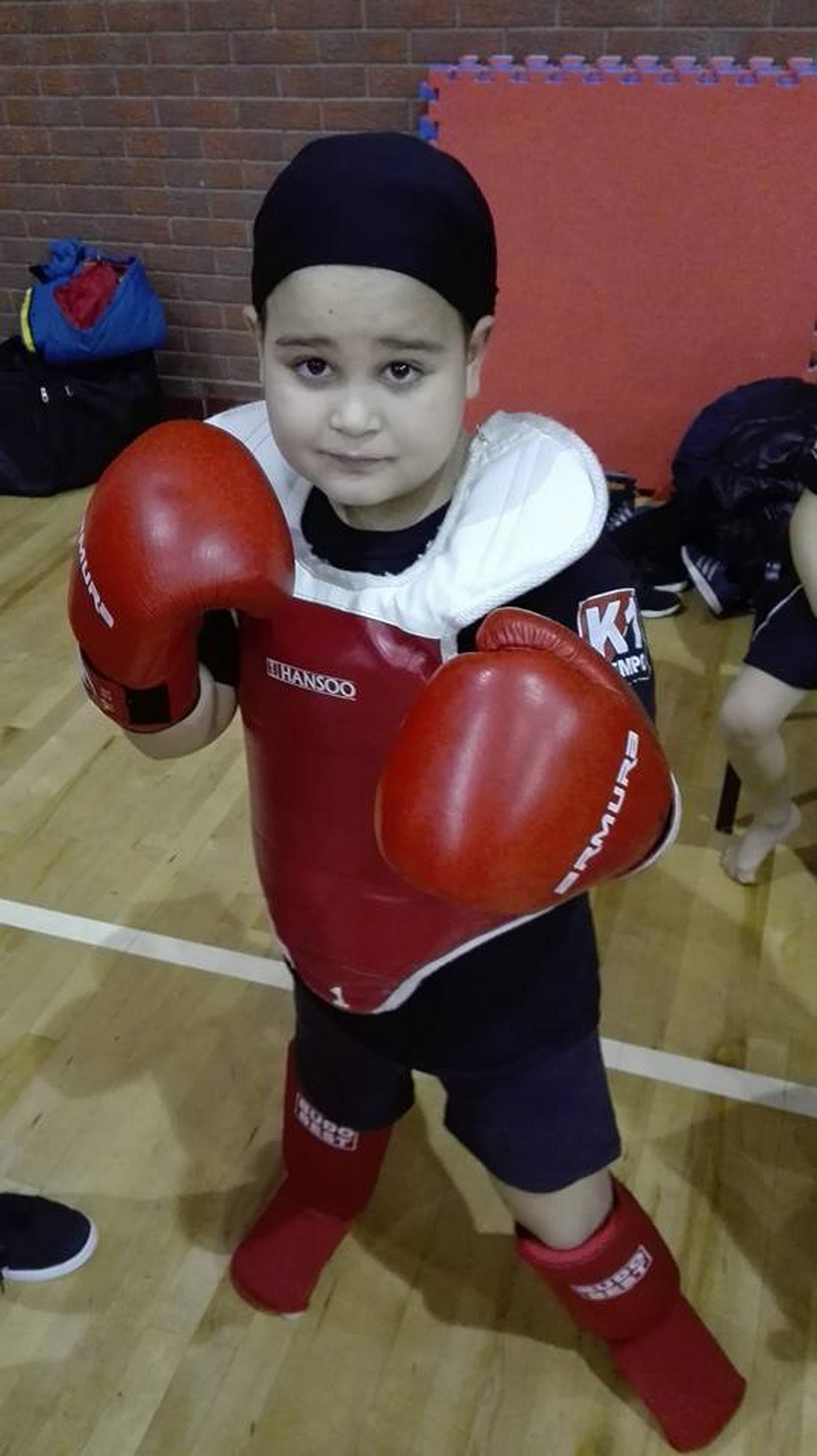 medalie de aur la cupa shin dojo adrian rosca de la cs bogdan ciubotariu doua victorii prin ko si una