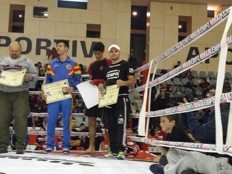 medalie de aur la cupa shin dojo adrian rosca de la cs bogdan ciubotariu doua victorii prin ko si una