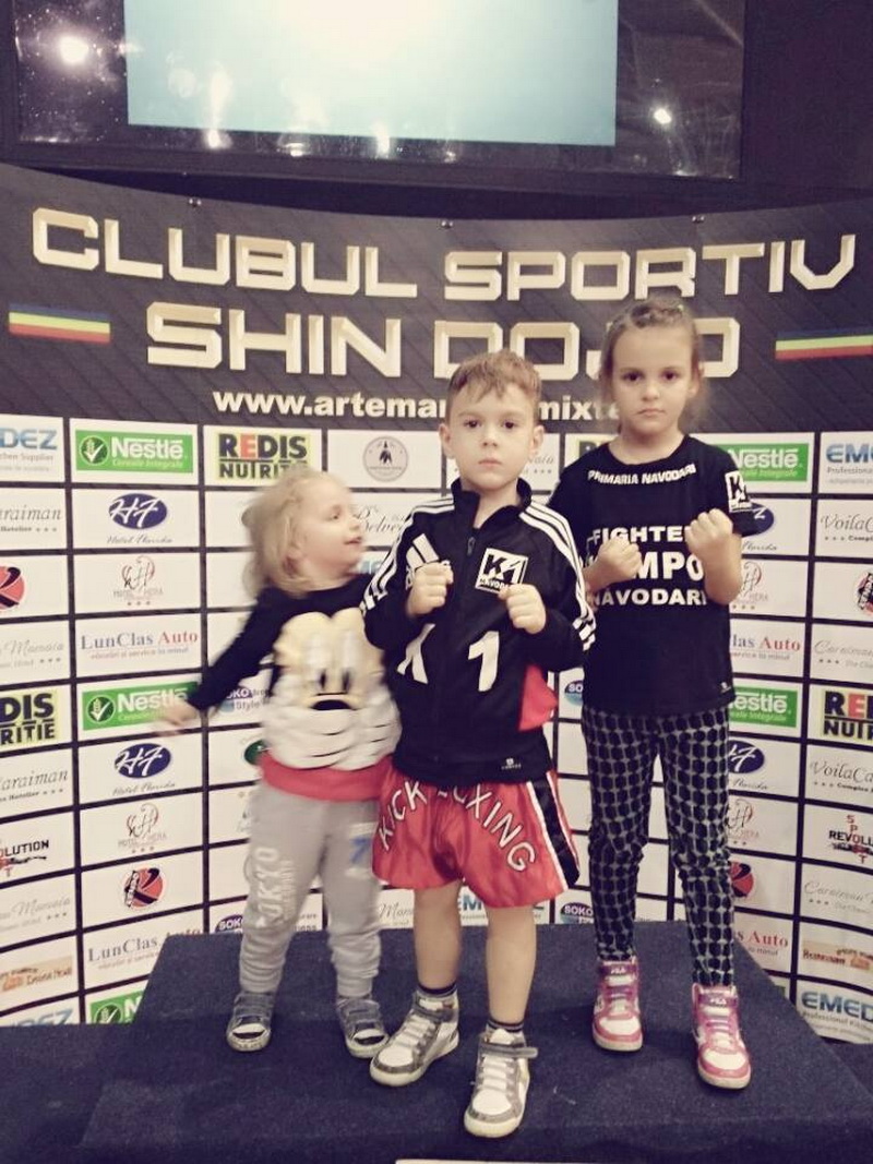 medalie de aur la cupa shin dojo adrian rosca de la cs bogdan ciubotariu doua victorii prin ko si una