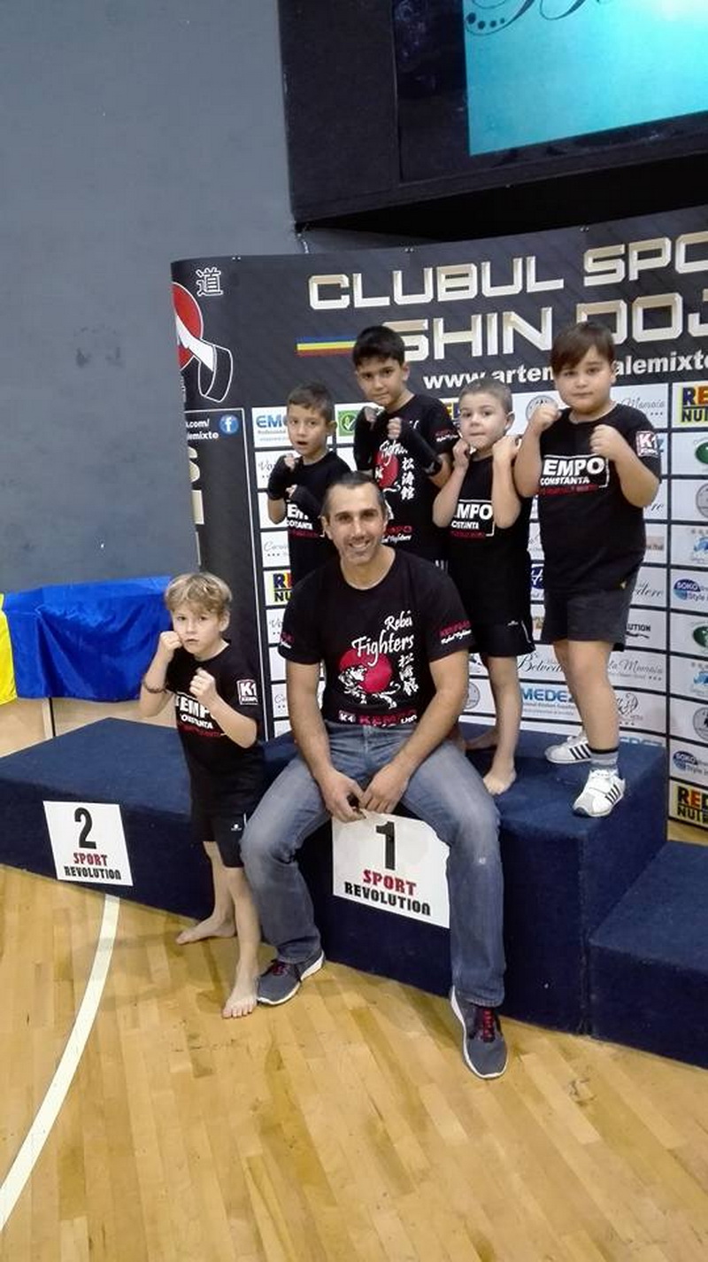 medalie de aur la cupa shin dojo adrian rosca de la cs bogdan ciubotariu doua victorii prin ko si una