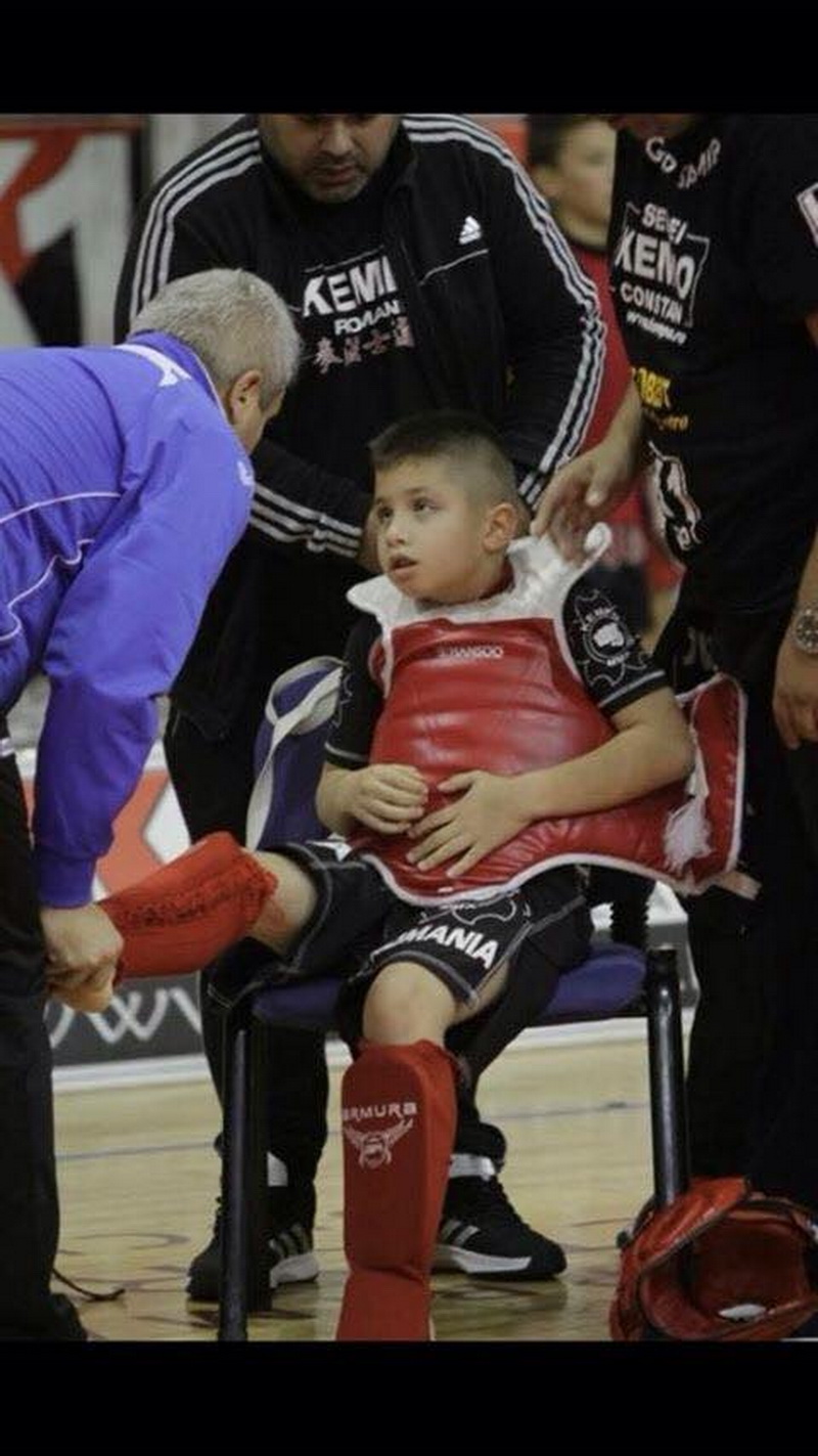 medalie de aur la cupa shin dojo adrian rosca de la cs bogdan ciubotariu doua victorii prin ko si una