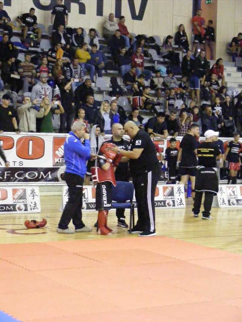 medalie de aur la cupa shin dojo adrian rosca de la cs bogdan ciubotariu doua victorii prin ko si una