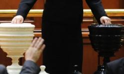 Camera Deputaţilor cumpără bile noi pentru vot, după ce 22 de perechi au dispărut