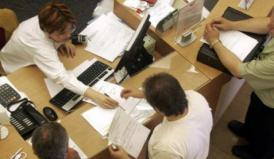 Salariile bugetarilor, majorate Medicii primesc un plus de 25 de procente, iar funcţionari publici - 10 la sută
