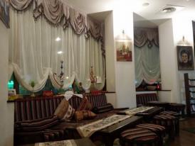 Jade, cafenea orientală încărcată de tradiţii, unde poţi avea intimitate doar la separeu (galerie foto)