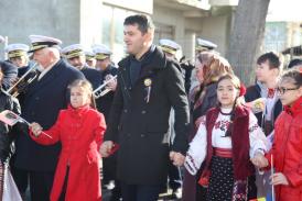 1 Decembrie, sărbătorit româneşte Cozonac de 82 kg, sfinţit la Ovidiu de Ziua Naţională a României (galerie foto)