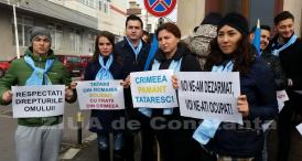 „Noi ne-am dezarmat, voi ne-aţi ocupat“ Acţiune de solidaritate a UDTTMR la Constanţa pentru tătarii din Crimeea (galerie foto)