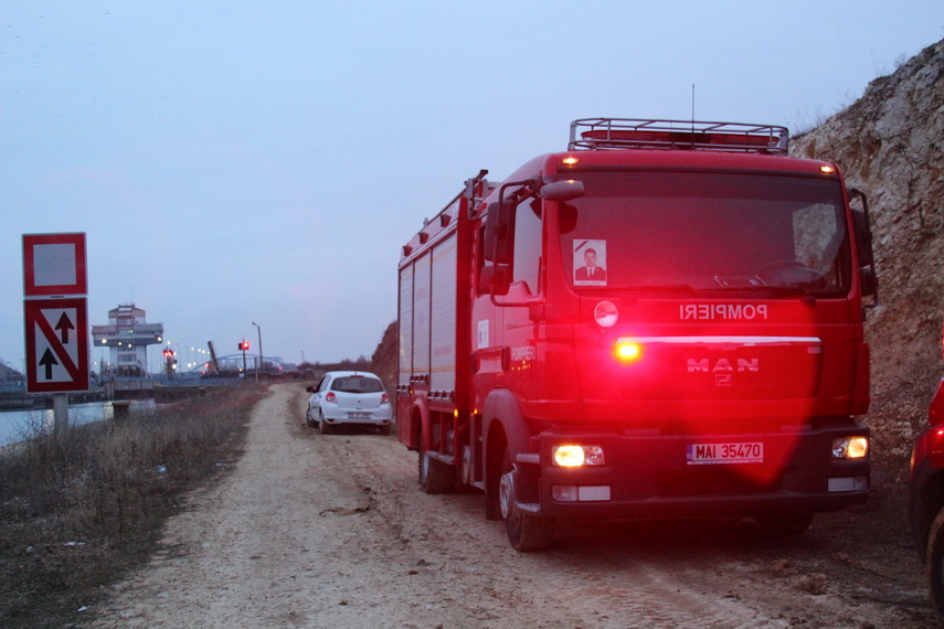 un muncitor a cazut cu buldoexcavatorul in canalul ovidiu poarta alba itm constanta a demarat o ancheta