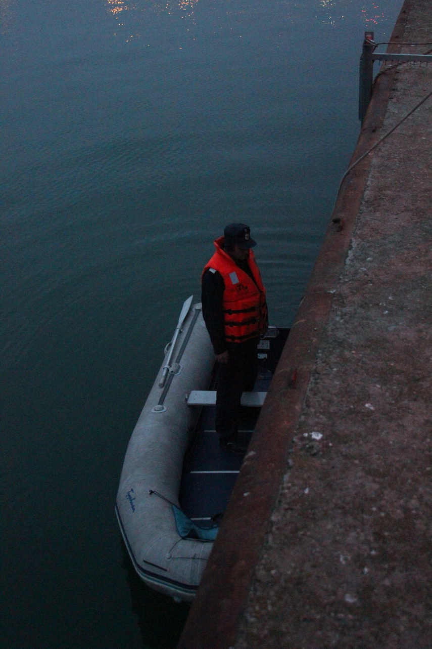 un muncitor a cazut cu buldoexcavatorul in canalul ovidiu poarta alba itm constanta a demarat o ancheta
