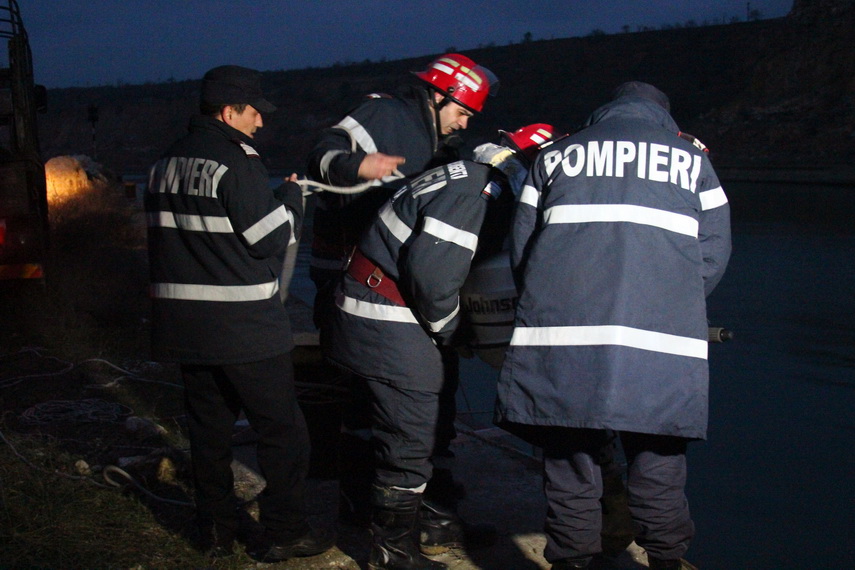 un muncitor a cazut cu buldoexcavatorul in canalul ovidiu poarta alba itm constanta a demarat o ancheta
