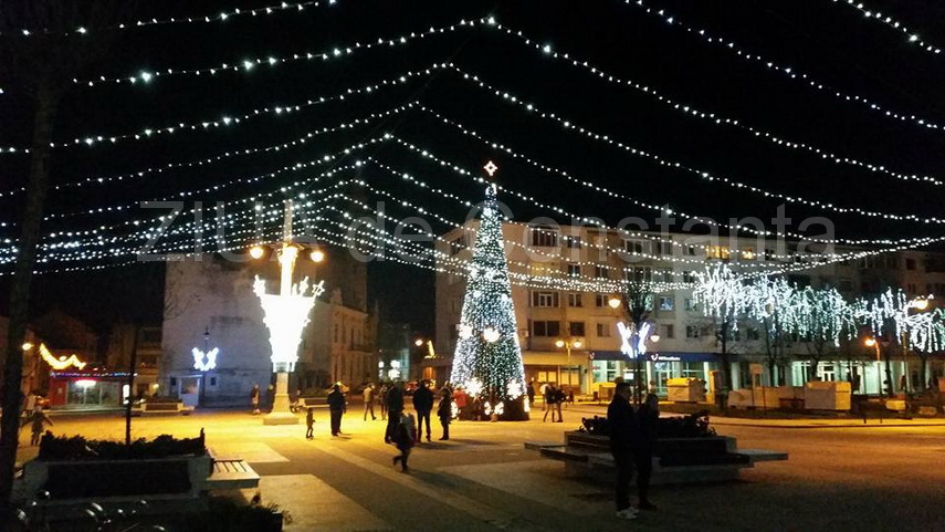fotoreportaj atmosfera de sarbatoare in piata ovidiu 575710