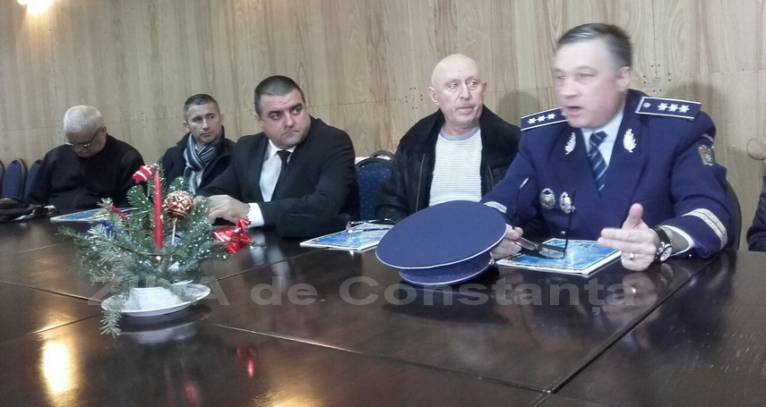 buchete alb albastre de la cs farul pentru campioanele eliza samara si cristina haraci 576305