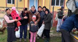 Crăciunul a adus şi câte o schiţă monografică Daruri consistente pentru locuitorii şi elevii comunei Crucea