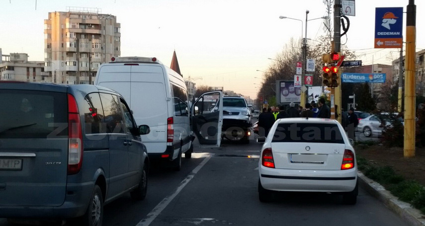 accident cu trei masini in zona dacia din constanta 577372 accident cu trei masini in zona dacia din constanta 577372
