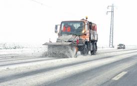 Drumarii constănţeni au intervenit cu utilaje şi material derapant în judeţ! 