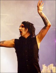 Pagini din istoria muzicii rock Este ziua de naștere a vocalistului trupei Marilyn Manson. Vezi de unde vine ciudatul său nume (video)