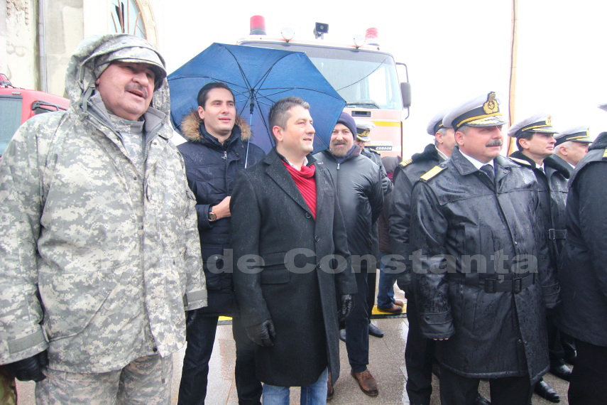 fotoreportaj apele pontului euxin sfintite de ips teodosie cum s a simtit boboteaza la constanta galerie