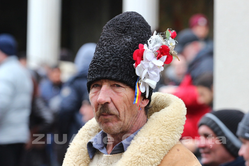 fotoreportaj apele pontului euxin sfintite de ips teodosie cum s a simtit boboteaza la constanta galerie