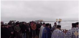 Investiţia autorităţilor locale a primit botezul de la IPS Teodosie Debarcaderul din Ovidiu a găzduit prima slujbă de Bobotează 