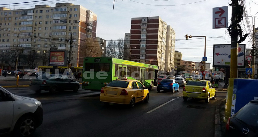 circulatie ingreunata pe strada ion luca caragiale din cauza unui autobuz galerie foto 578930 circulatie ingreunata pe strada ion luca caragiale din cauza unui autobuz galerie foto 578930