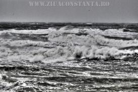Frumusețea mării în mijlocul iernii 
