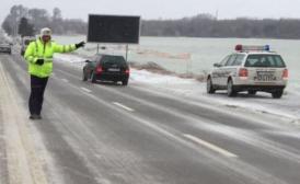 Poliţiştii rutieri din Constanţa oferă recomandări preventive pentru șoferi