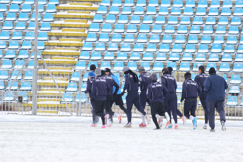 moonwalk hibernal la constanta spectacol michael jackson a dansat pe gheata la reunirea fc farul galerie moonwalk hibernal la constanta spectacol michael jackson a dansat pe gheata la reunirea fc farul galerie