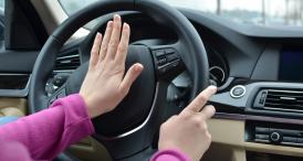 Atenţie, şoferi! Cine abuzează de claxon ar putea rămâne fără permis