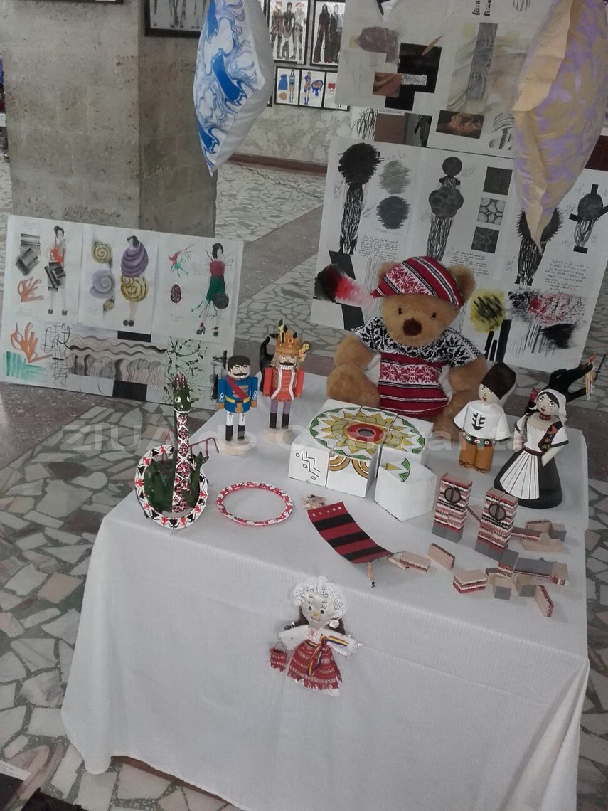expozitie de design vestimentar si de obiect la colegiul national de arte regina maria din constanta