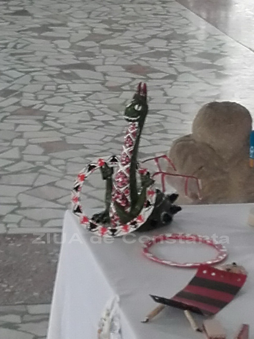 expozitie de design vestimentar si de obiect la colegiul national de arte regina maria din constanta