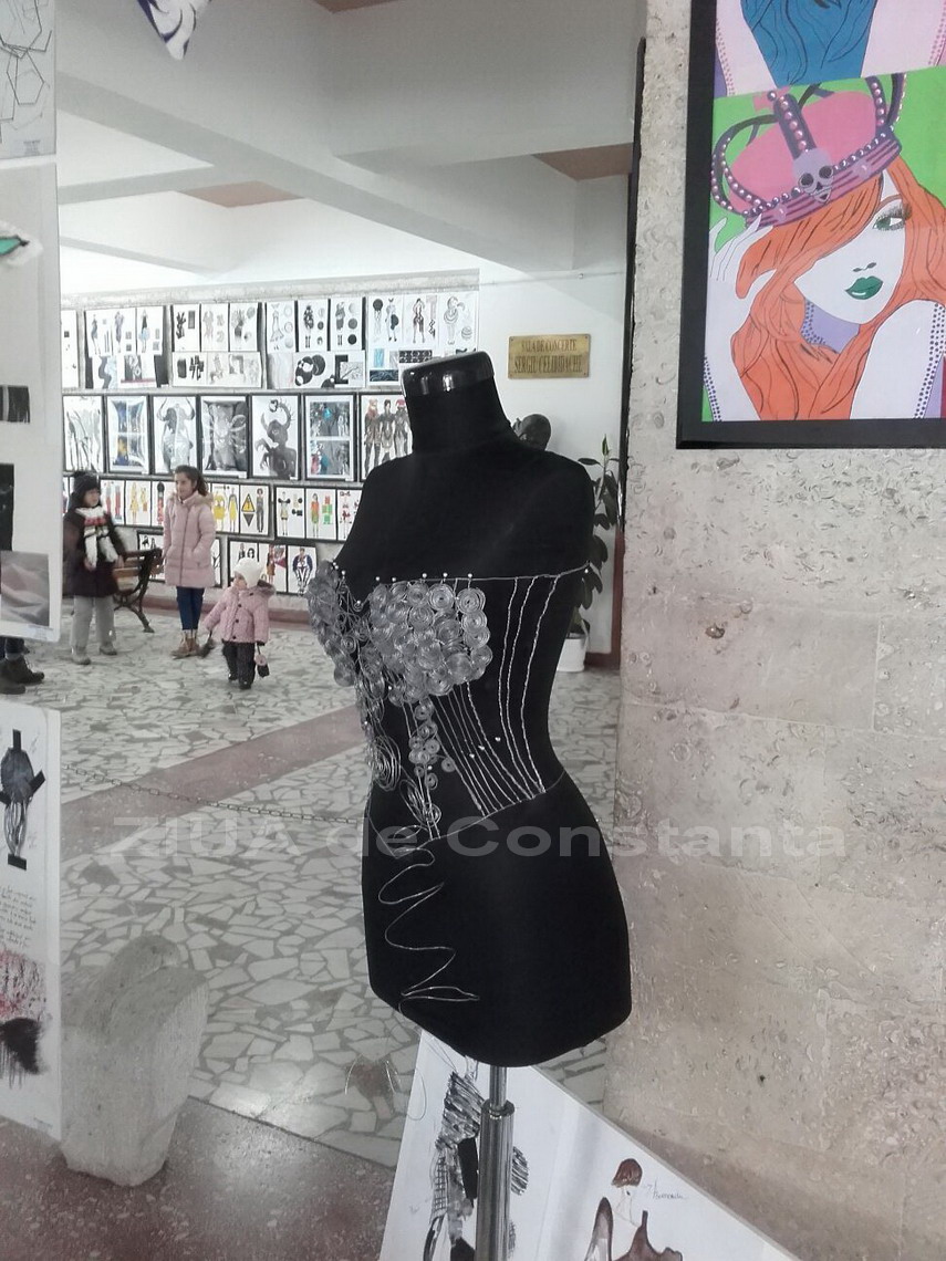 expozitie de design vestimentar si de obiect la colegiul national de arte regina maria din constanta