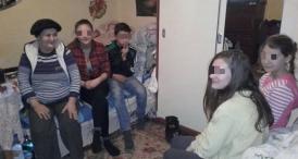 Lecţie de viaţă, oferită de o familie din Constanţa. Trăiesc de pe o zi pe alta cu frica să nu ajungă în stradă (galerie foto)    