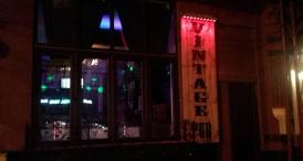 Vintage Pub, un local cu multe obiecte şi decoruri vechi (galerie foto)