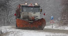 Oameni salvați la limită cu șenilate, șoferi înzăpeziți și nervi întinși la maximum. Acesta este tabloul iernii până la această oră!
