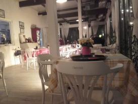 Manarola, un local şic cu preţuri mari din cosmopolitul Port Tomis (galerie foto)