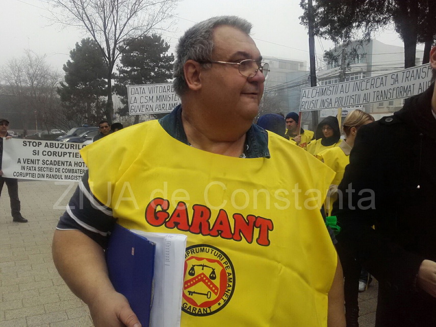 protest al angajatilor casei de amanet garant in fata parchetului de pe langa judecatoria constanta galerie