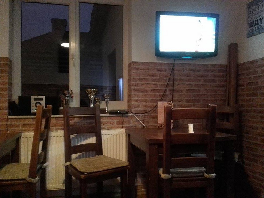 antico pizza buna la cuptorul pe lemne un antrenor de sporturi de contact din constanta si a deschis