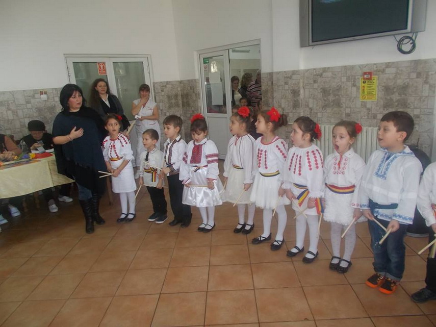 martisoare si poezii copiii din 11 gradinite constantene au felicitat bunicutele de la caminul pentru