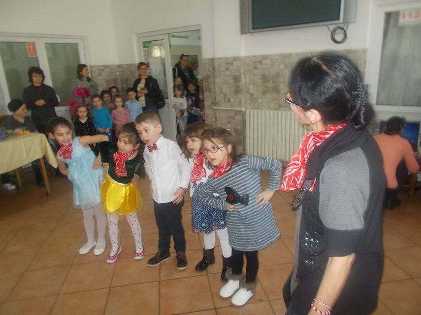 martisoare si poezii copiii din 11 gradinite constantene au felicitat bunicutele de la caminul pentru