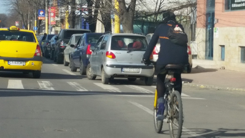 anda nicola si conceptul skirtbike femeile din constanta invitate sa pedaleze prin oras imbracate chic