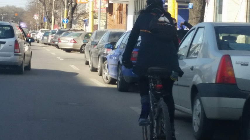 anda nicola si conceptul skirtbike femeile din constanta invitate sa pedaleze prin oras imbracate chic