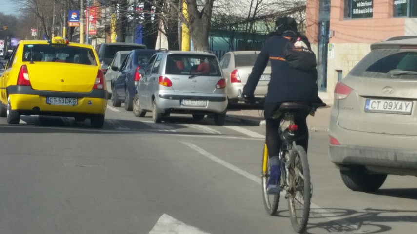 anda nicola si conceptul skirtbike femeile din constanta invitate sa pedaleze prin oras imbracate chic