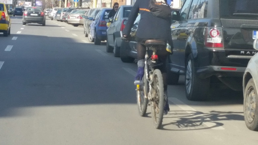 anda nicola si conceptul skirtbike femeile din constanta invitate sa pedaleze prin oras imbracate chic